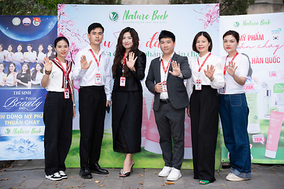 Gian Hàng Nature Book Gây Sốt, Hút Hàng Trăm Thí Sinh & Khách Tham Quan Trước thềm đêm chung kết Press Beauty 2025