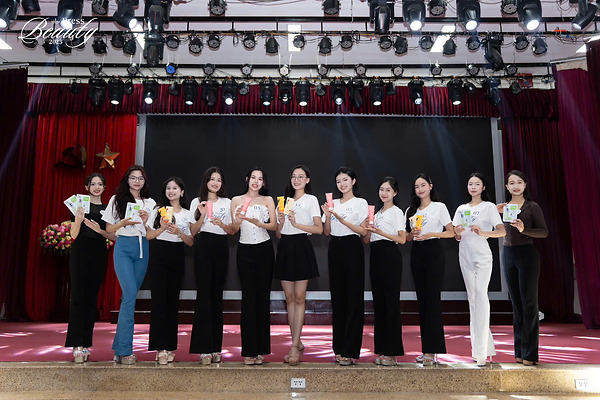 CÁC THÍ SINH PRESS BEAUTY TỎA SÁNG RẠNG NGỜI CÙNG NATURE BOOK TRƯỚC THỀM CHUNG KẾT 