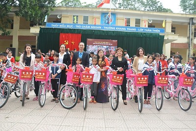 Trao tặng xe đạp cho 100 học sinh nghèo, có hoàn cảnh khó khăn của huyện Tam Đảo